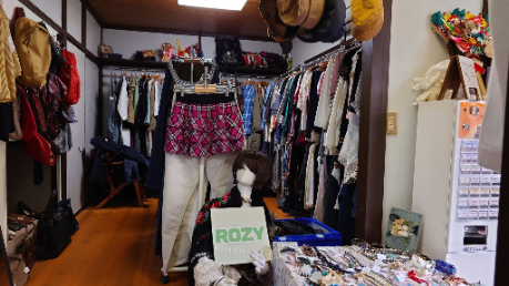 チャリティ古着屋さん「ROZY」オープン